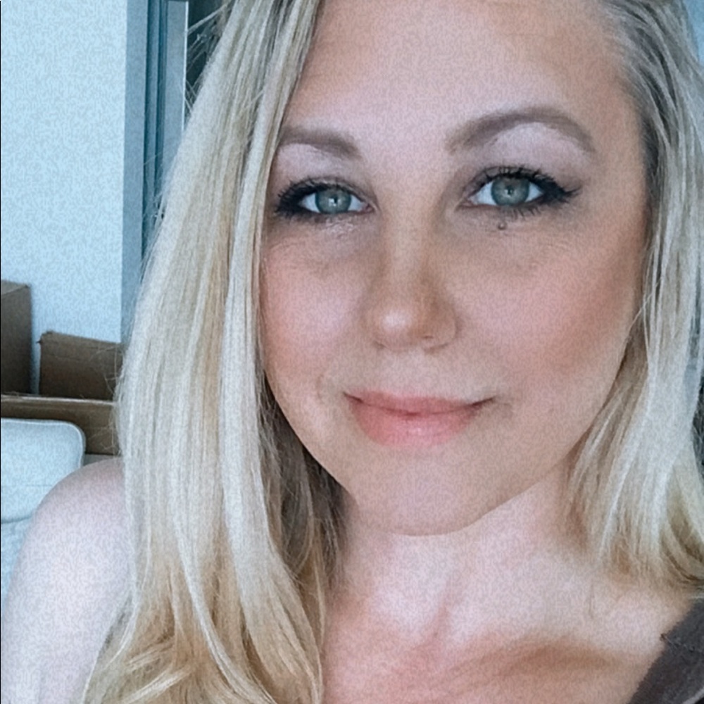 Meet your Posher, Angela